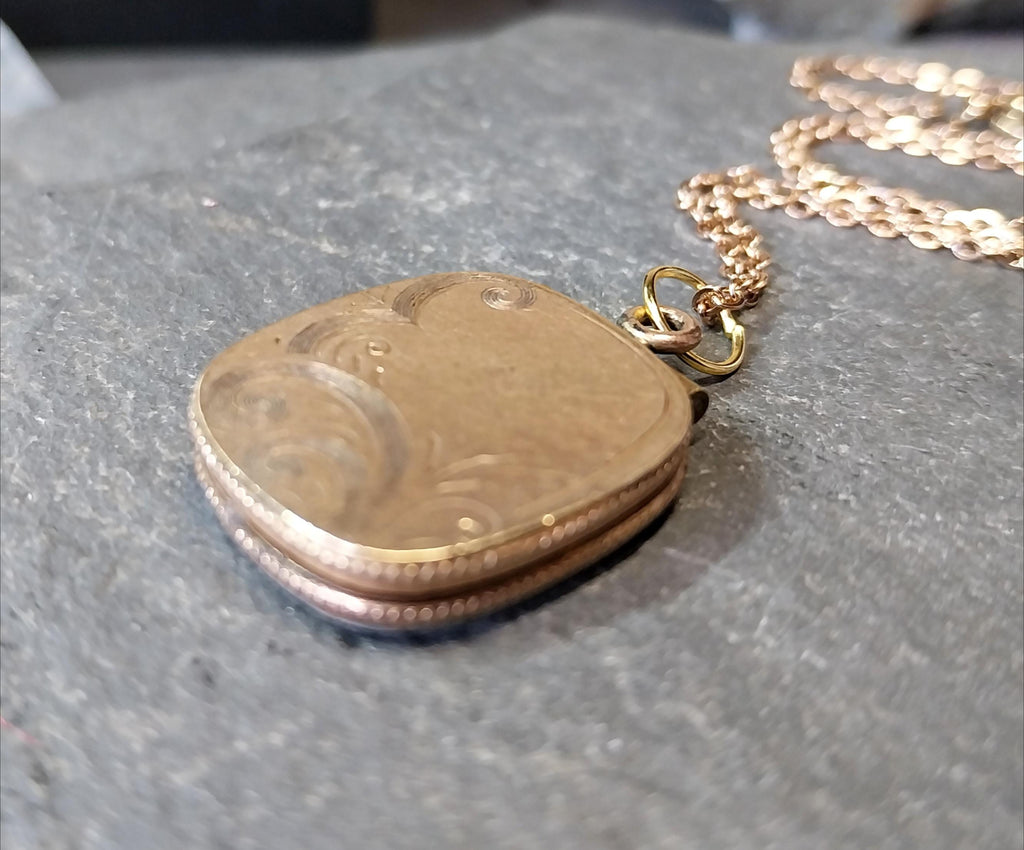 ANTIQUE Rectangular Oval LOCKET - Pinchbeck Gilt on 18" Chain - 7.9g