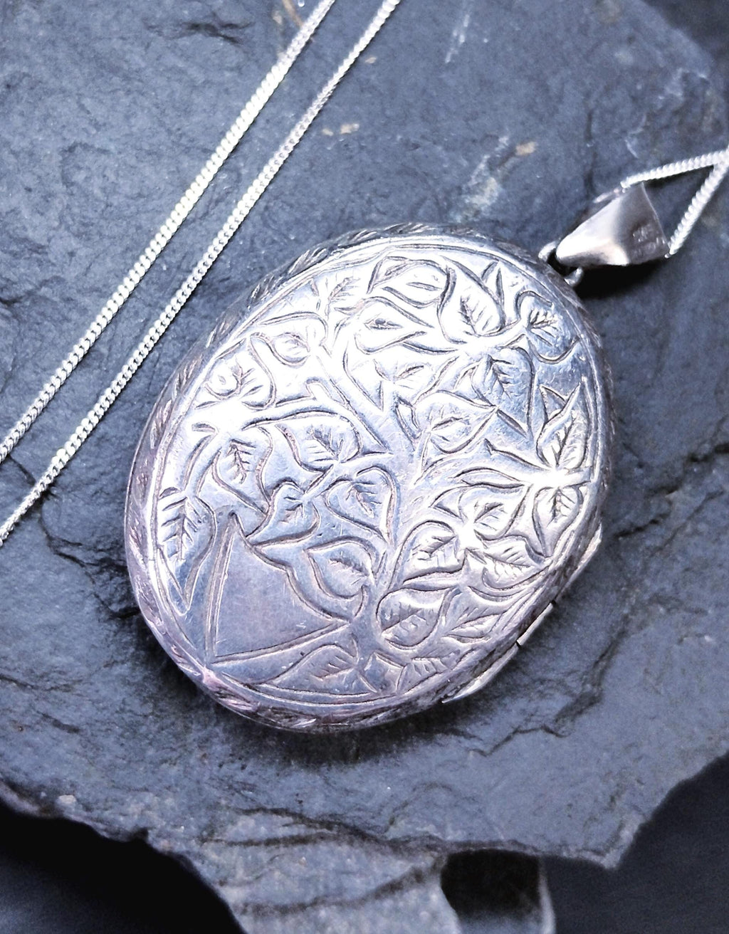 Vintage Large IVY LEAF LOCKET - Sterling Silver Hallmarked with 24" Chain - 11.5g