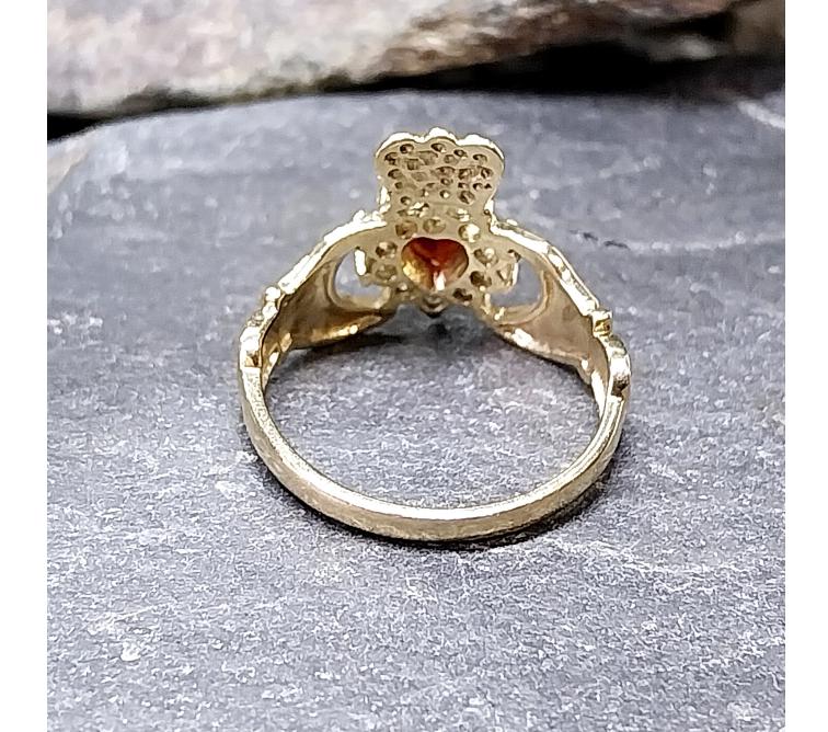 9ct GOLD CLADDAGH Ring with Red Garnet GemStones - Size uk L (5.5) - 2.1g