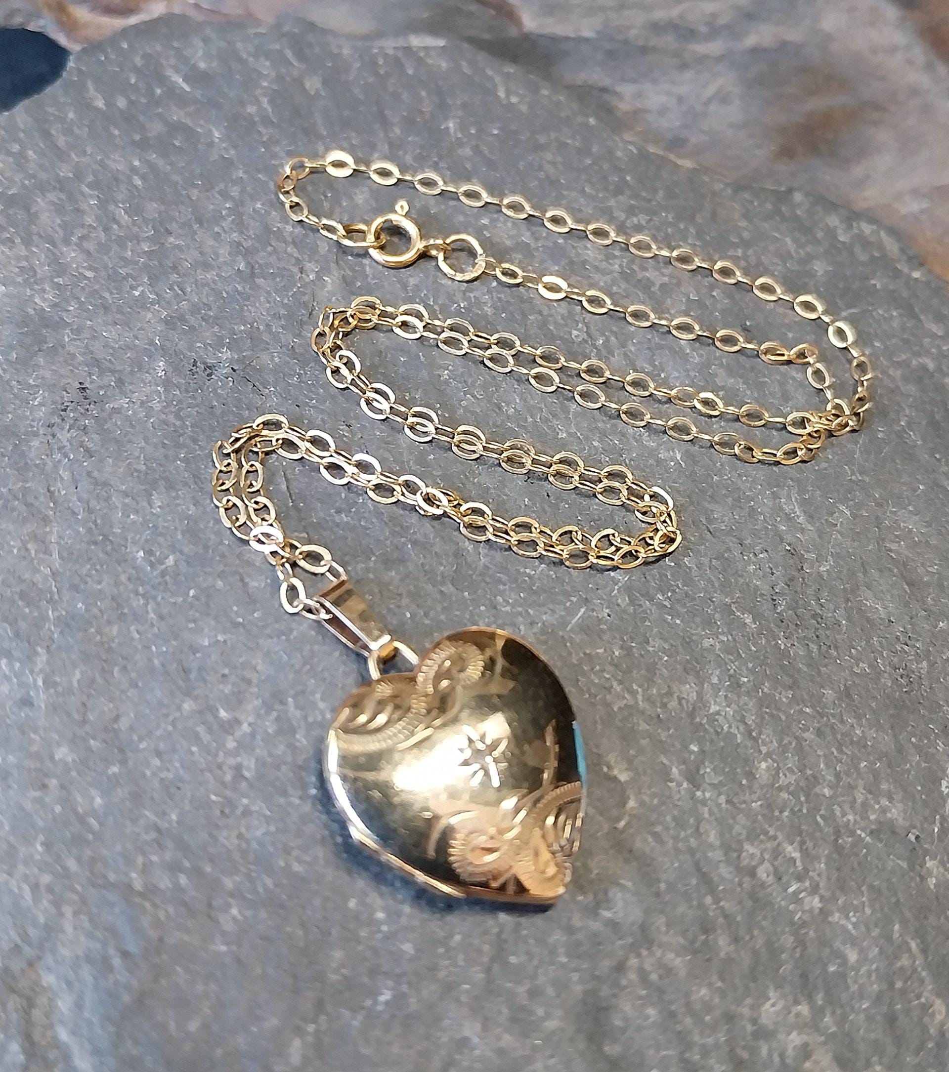 9ct Gold HEART LOCKET Necklace, with diamond on 16" Chain - 2.6g