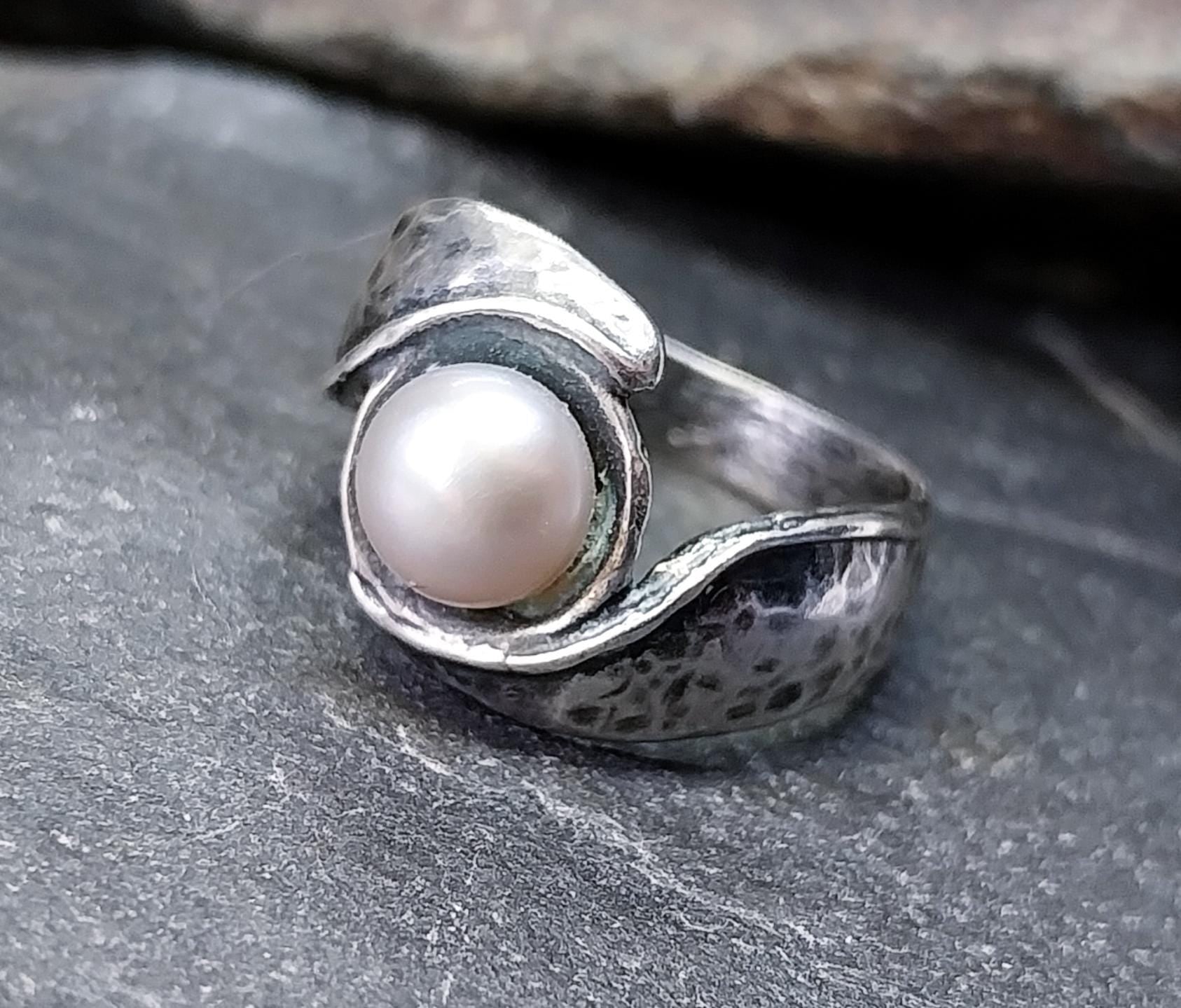 Vintage SILVER MOON Pearl RING - Ethereal - uk size L (6) - 3.1g