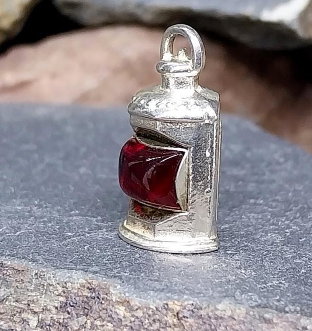 Vintage Silver LANTERN LAMP CHARM - with Red Glass for Bracelet - 3.8g