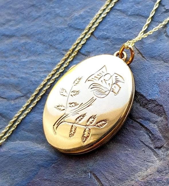 Beautiful vintage 9ct GOLD Single Rose Locket on 20" Chain - 6.7g