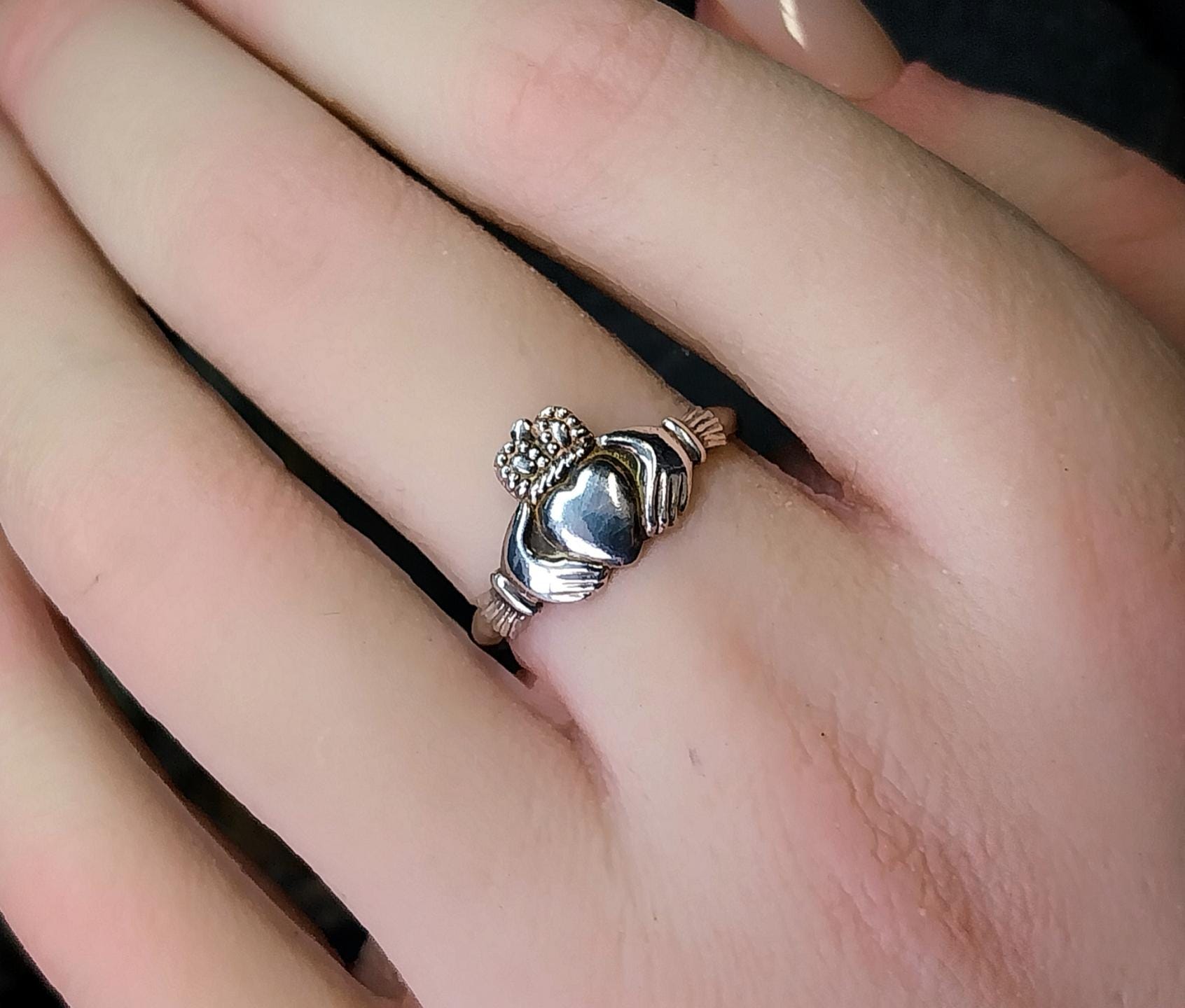 Silver CELTIC CLADDAGH Ring - 925 Sterling Silver - Size P (us 7.5) - 2.3g