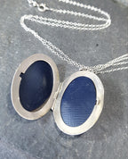 Vtg STERLING SILVER Oval Locket Necklace - with 20" Chain - 8.1g