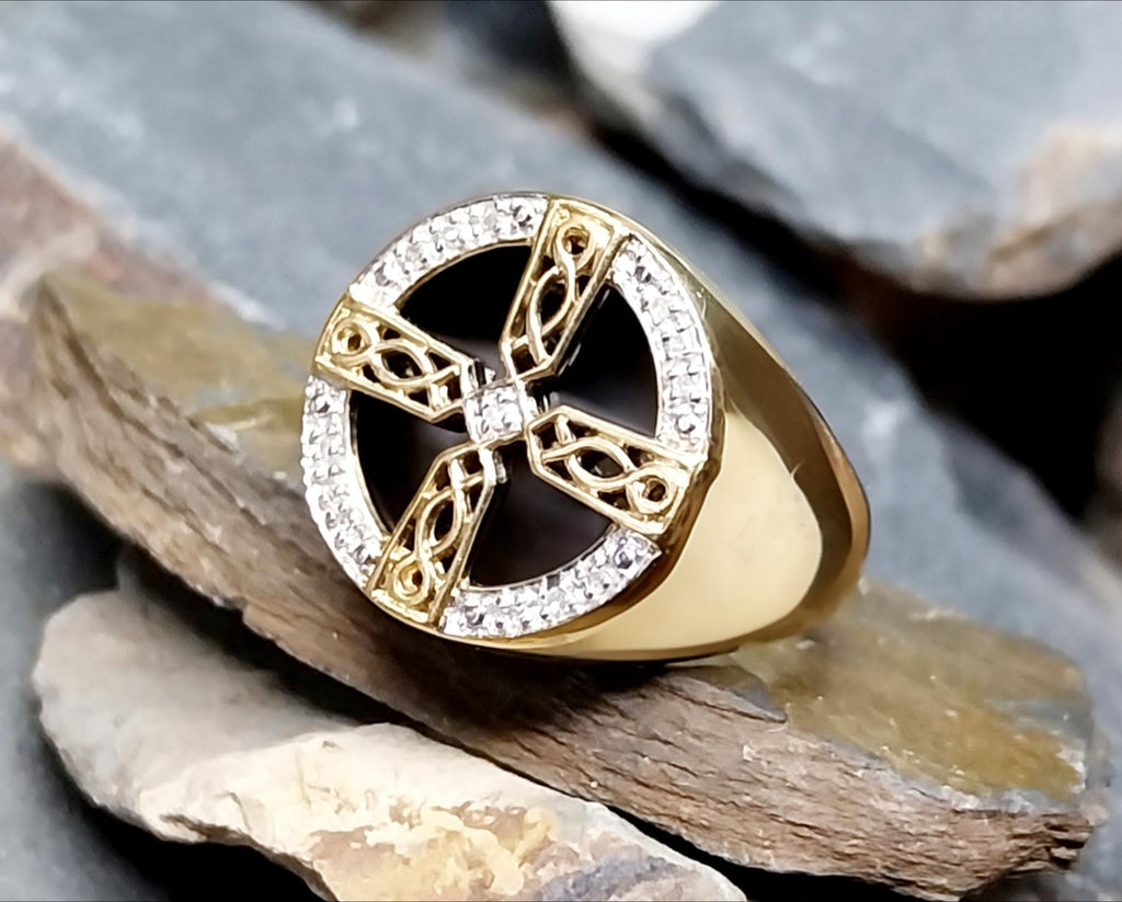 9ct GOLD RING with Onyx & DIAMOND Celtic Cross - Size uk R (us 8.5) - 5.7g