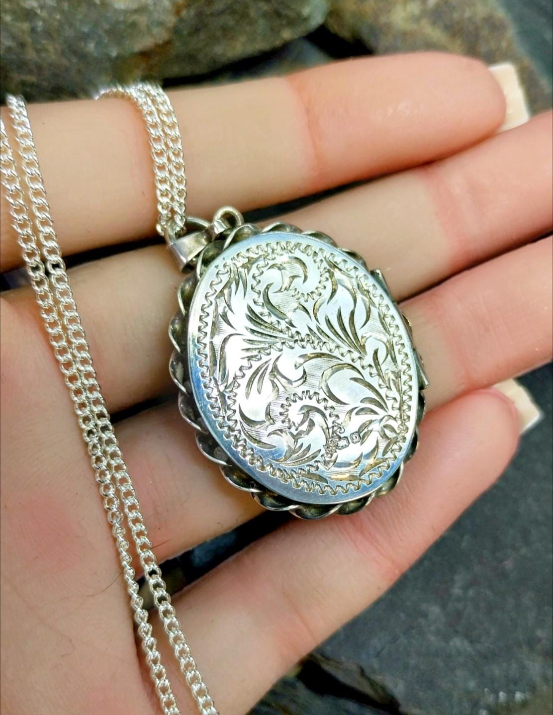 Large Sterling SILVER Oval LOCKET - Double Sided with 20" Chain - 12.1g