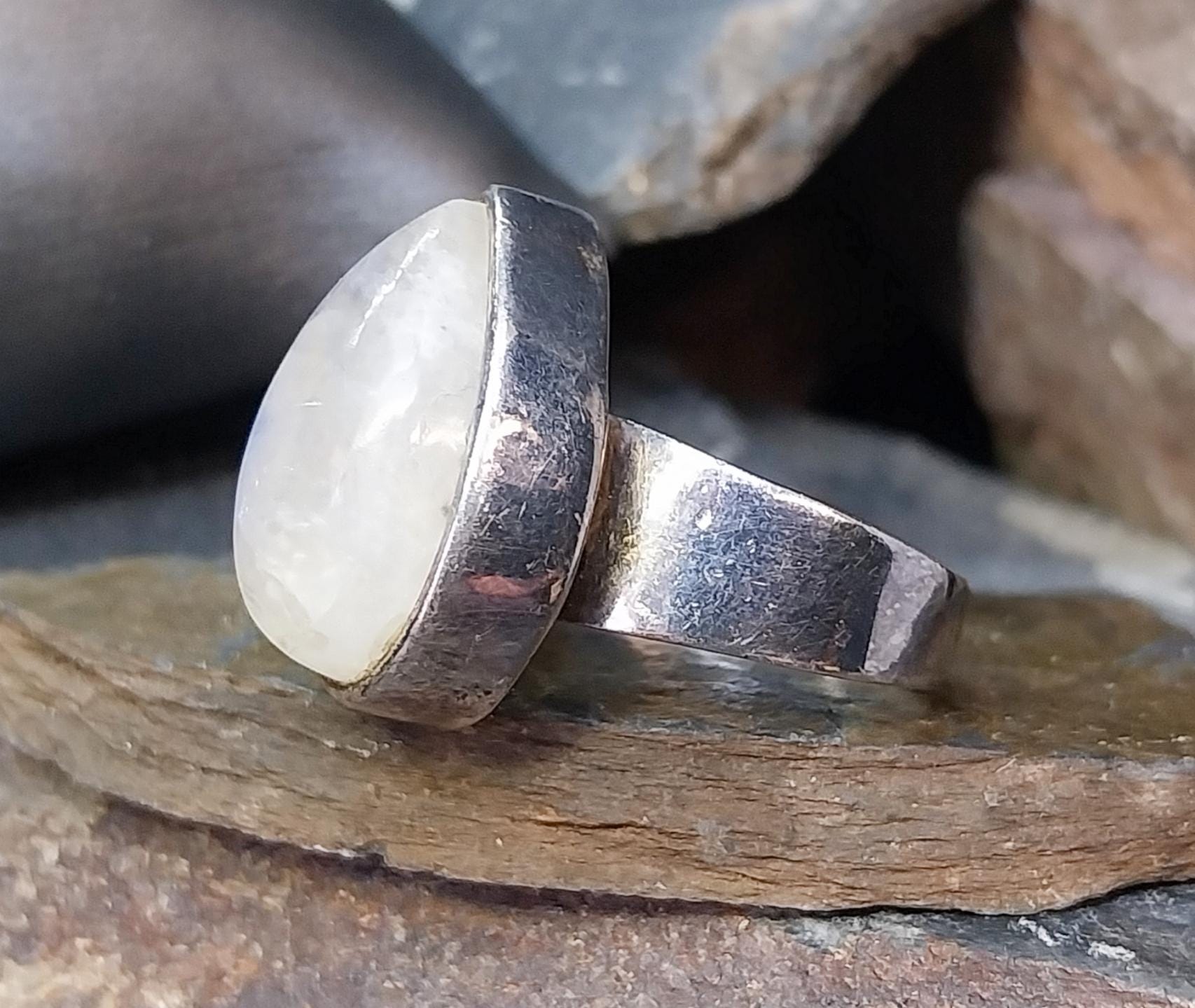 Vintage Sterling SILVER MOONSTONE RING - Ethereal - uk size O (7) - 8g