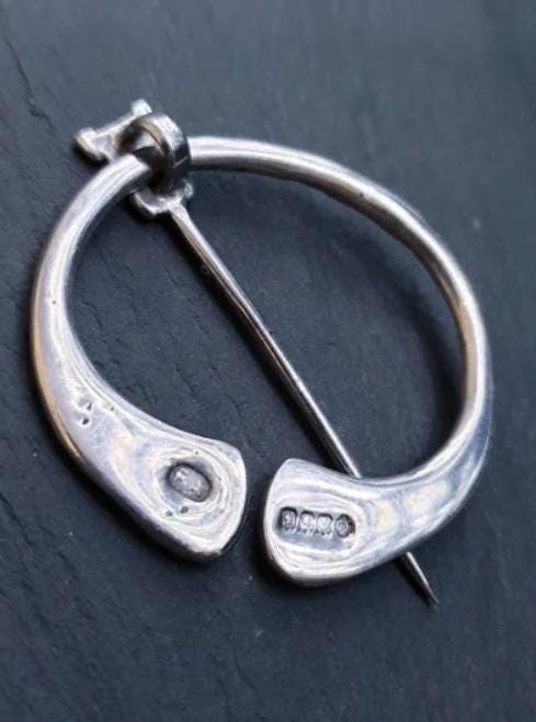 Robert Allison PENNANULAR BROOCH - Scottish Silver Shawl Pin c.1952 - 9.9g