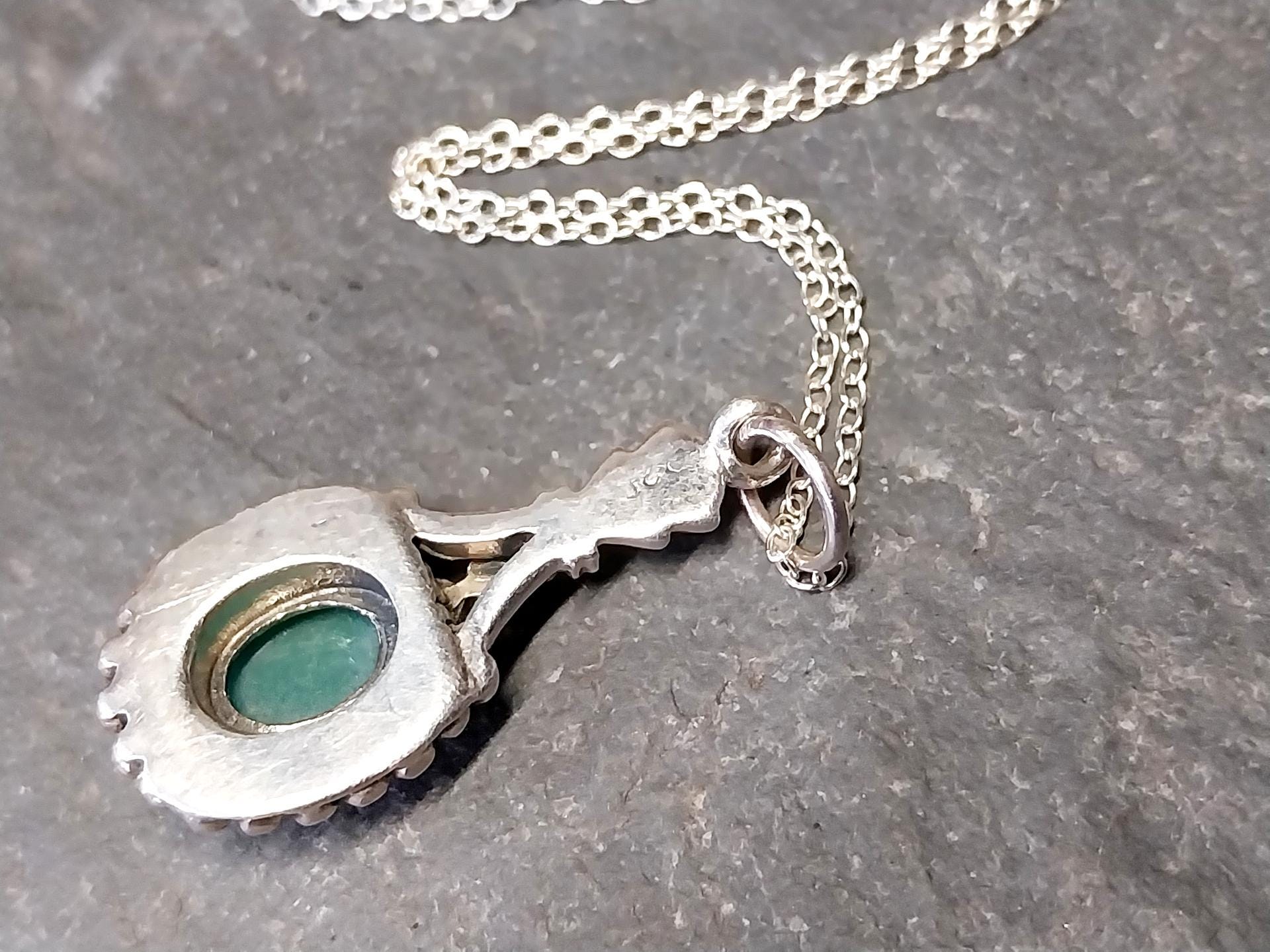Sterling Silver Green Gemstone Necklace Pendant Drop - on 18" chain - 3.9g