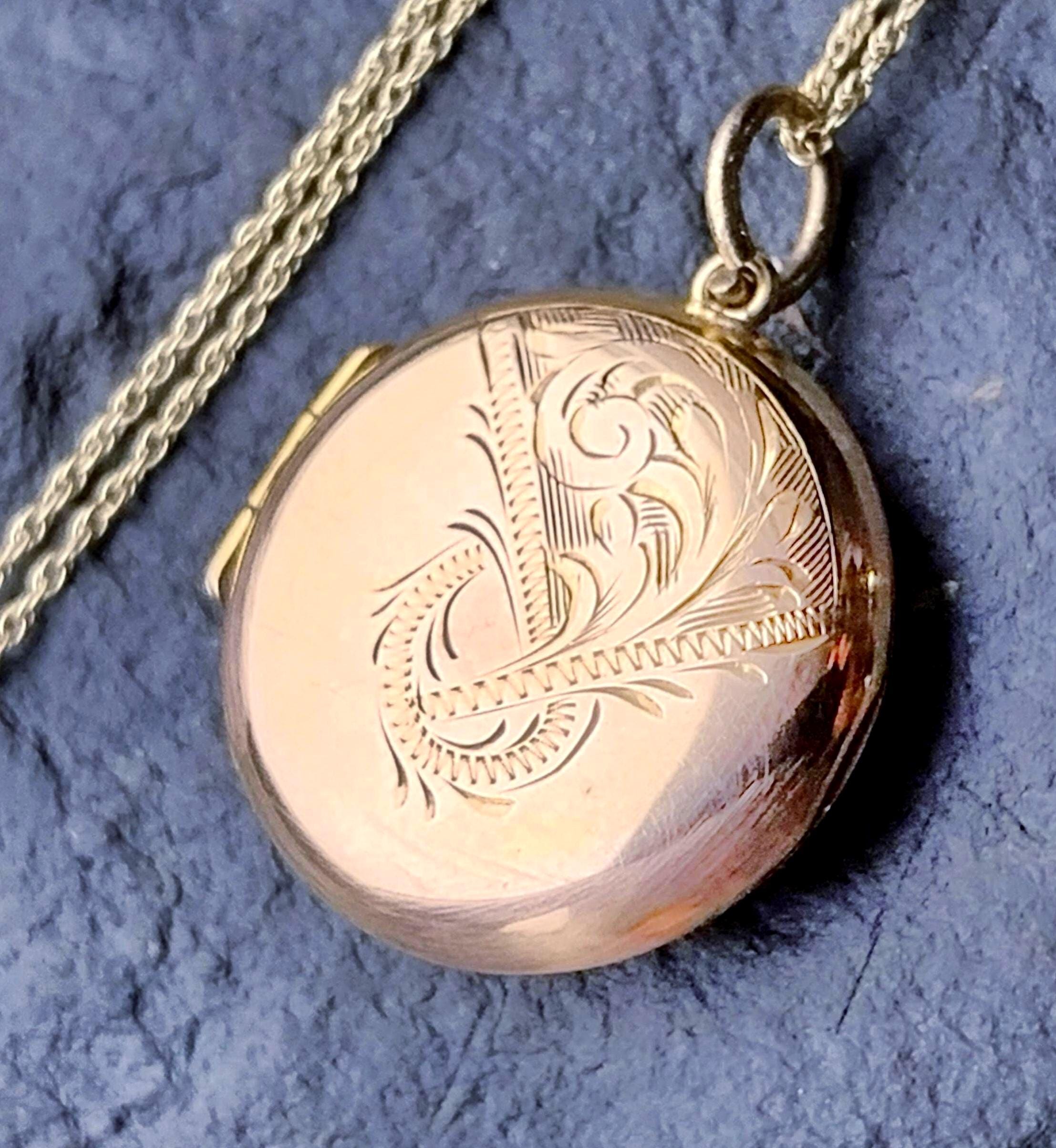 9ct GOLD Circle LOCKET - Chester c 1954 with 18" Chain - 2.5g