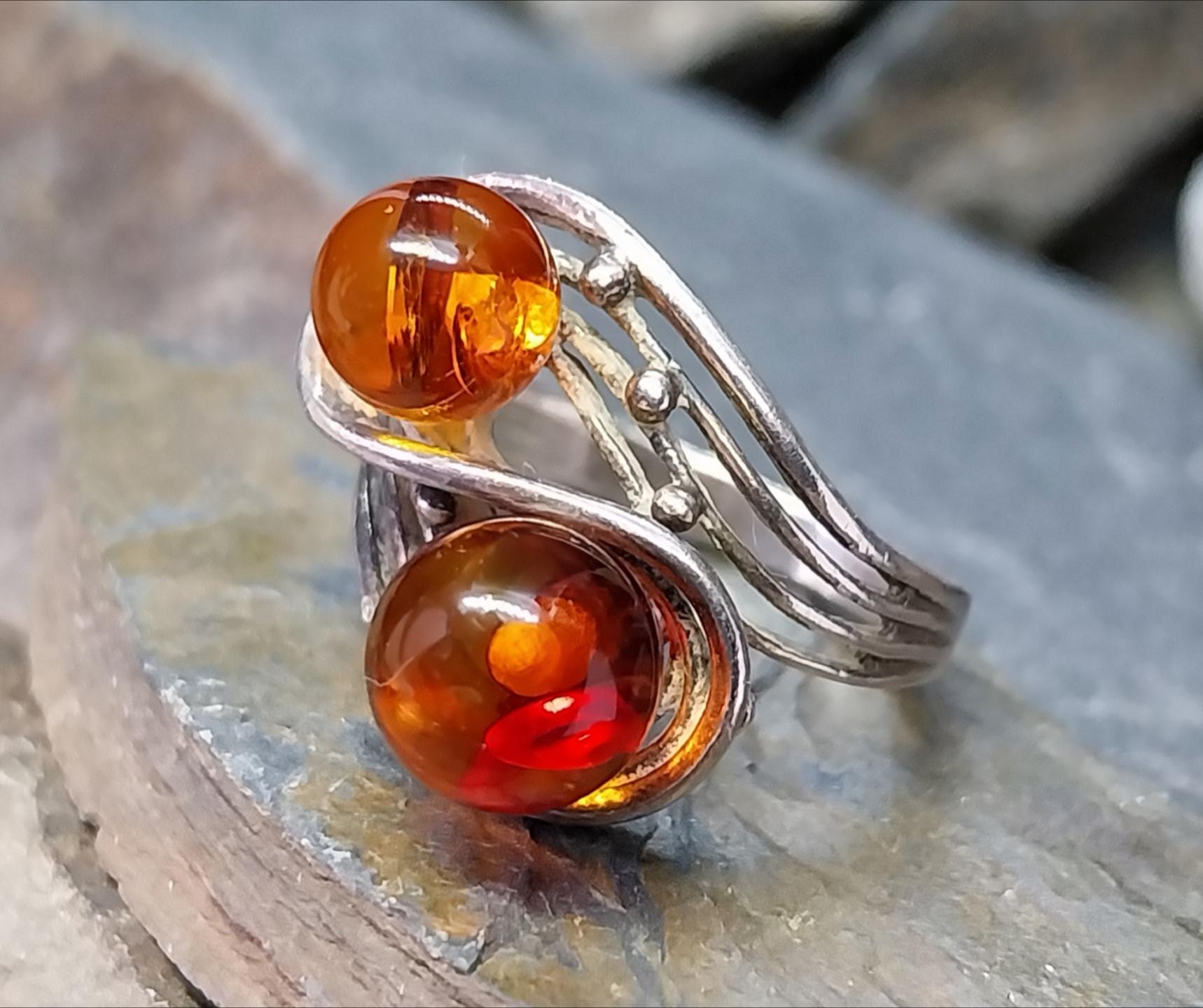 Sterling SILVER AMBER RING - Honey Amber - Size uk M 1/2 (6.5) - 3.2g
