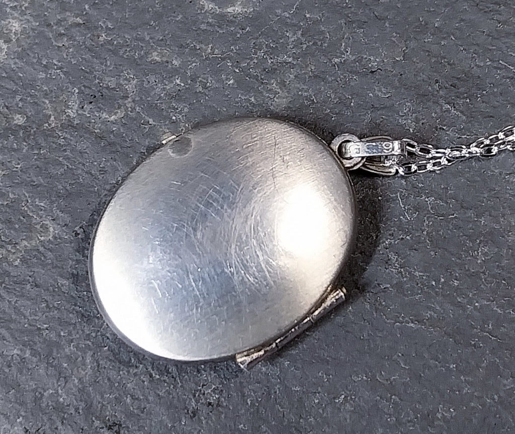 Vintage SILVER OVAL LOCKET - with Single Rose on 18" Chain - 3.2g