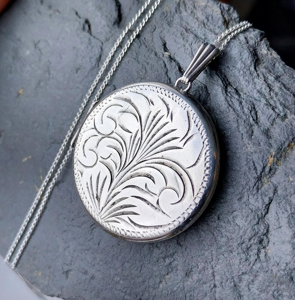 Large Sterling Silver Circular LOCKET Necklace -  on 20" Chain c 1973 - 8.4g