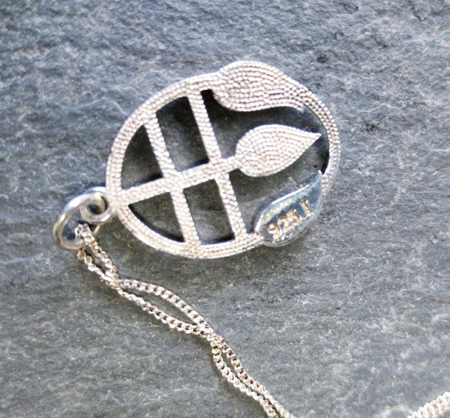 Sterling Silver CELTIC Cecily Leaf Pendant Necklace & 18" Chain - 4.3g