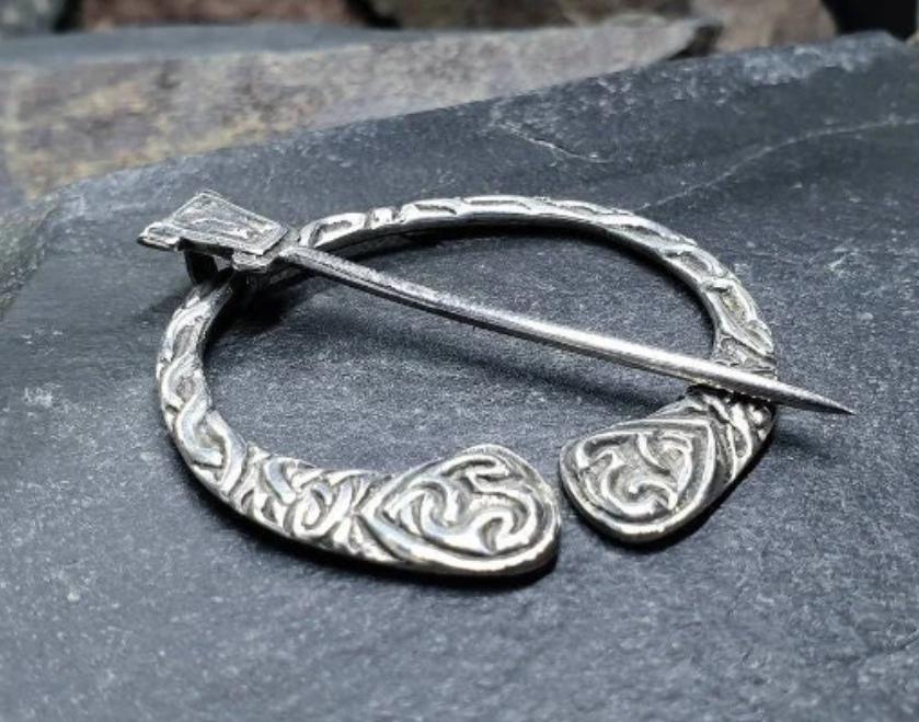 Robert Allison PENNANULAR BROOCH - Scottish Silver Shawl Pin c.1952 - 9.9g