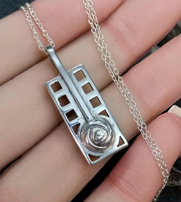 Vintage Kit Heath Silver CELTIC ROSE Pendant Necklace on 18" Chain - 4g