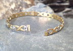 Vintage 9ct Rolled GOLD BANGLE with White Flowers - 6.9g
