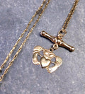 Vintage 9ct GOLD Celtic CLADDAGH T-BAR Necklace, on 20" Gold Chain - 1.8g