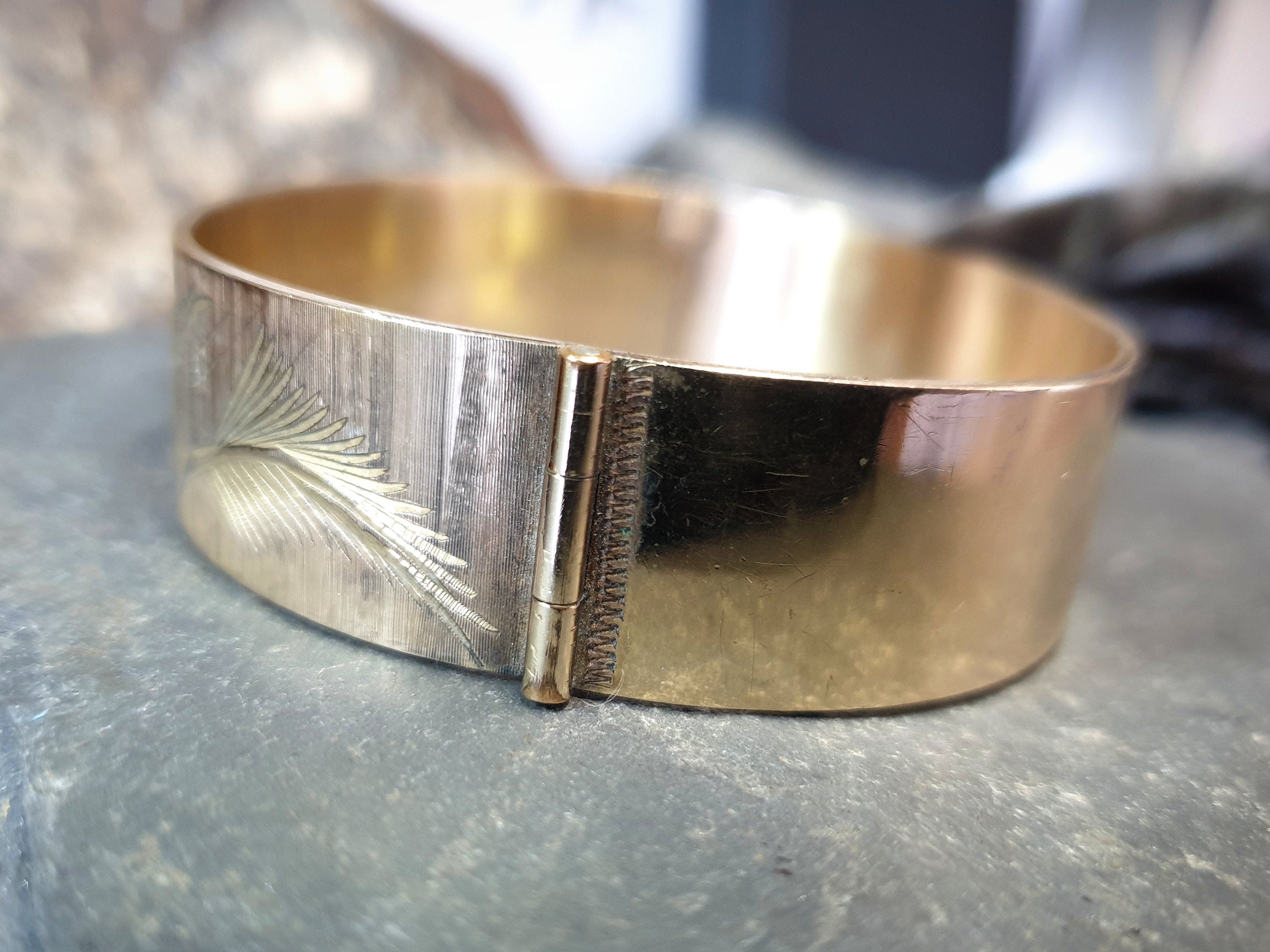 Vintage 9ct Rolled GOLD Wide BANGLE BRACELET - Fern Leaf - 50 Microns 9ct - 28.9g