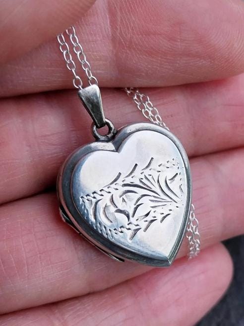 Vintage Sterling Silver HEART LOCKET - on 18" Chain - 4.5g