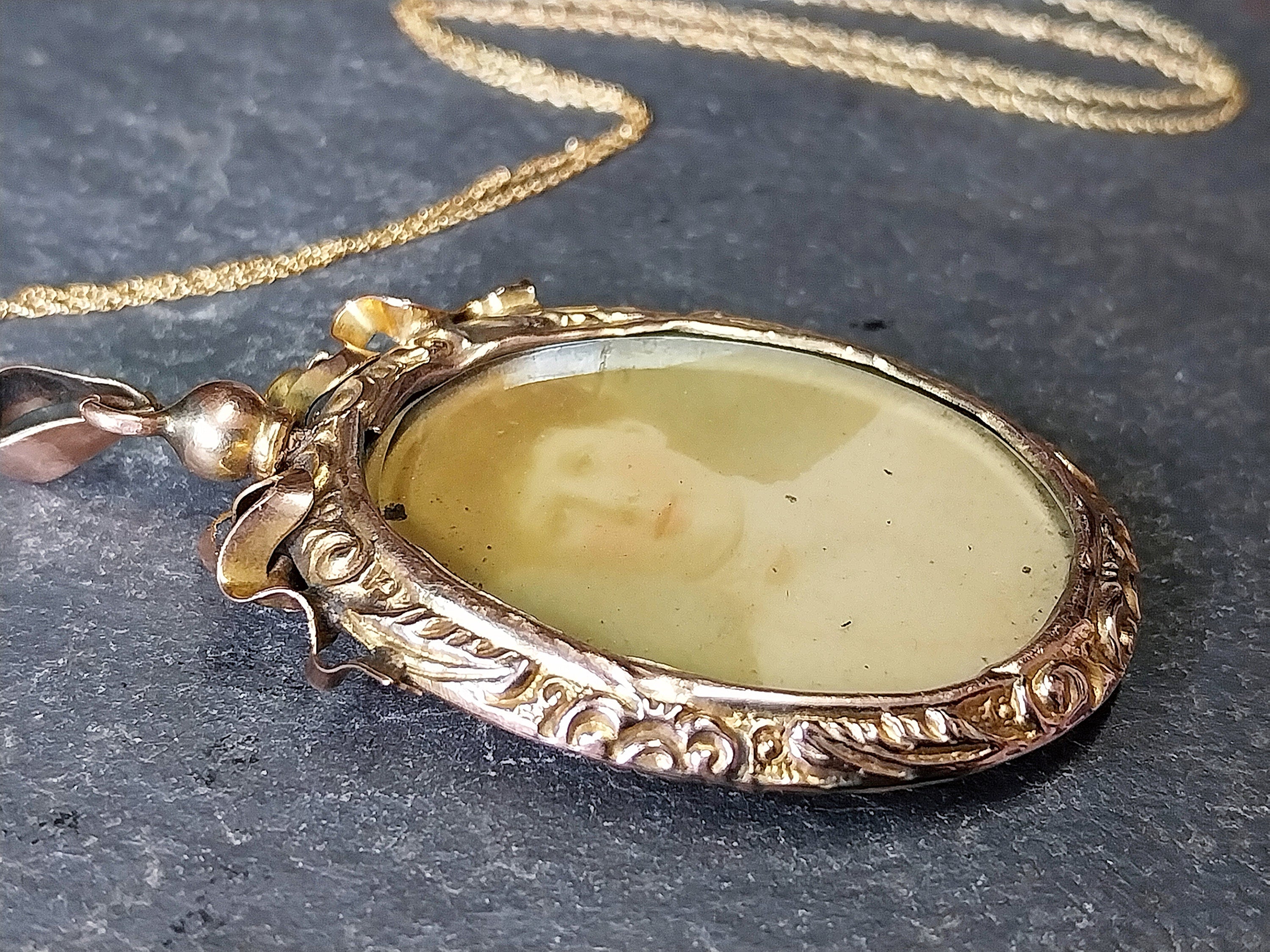 Victorian 9ct Gold Photo Locket Pendant - Double Sided on 18" Gold Chain - 9.8g