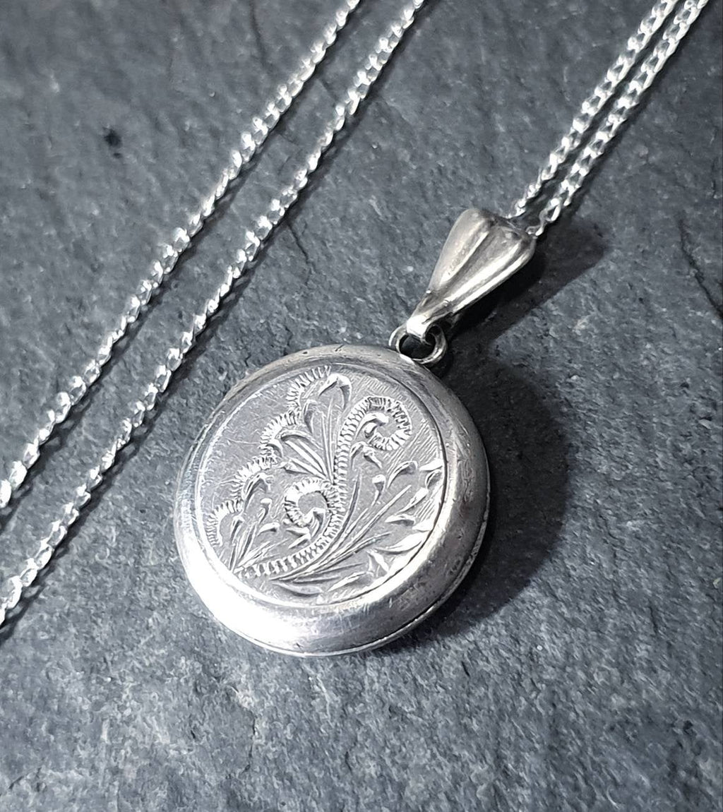Edwardian Round Small LOCKET Hallmarked Silver on  16" Chain - 4.2g
