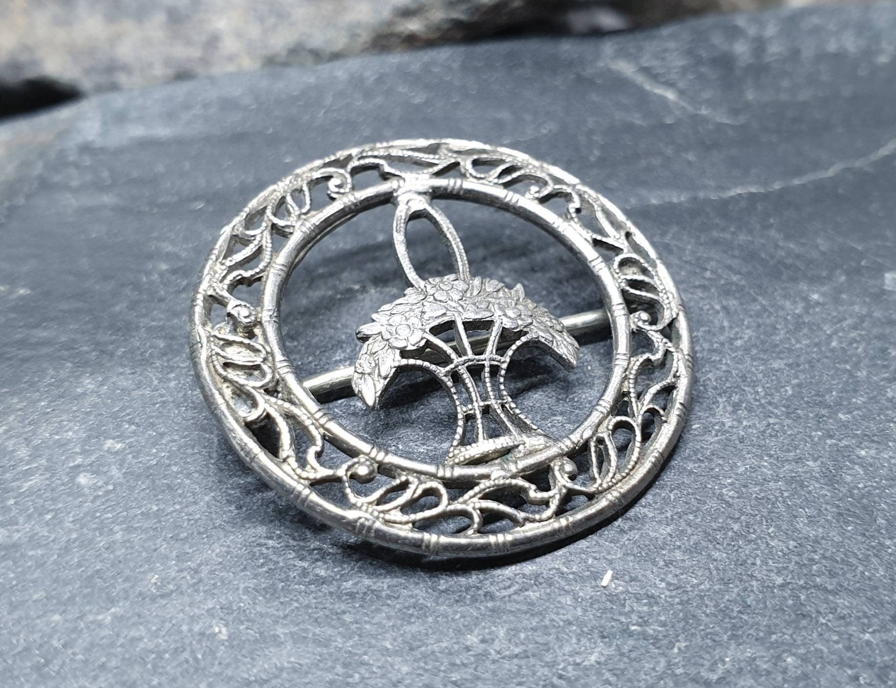 VICTORIAN Solid Silver BROOCH - Basket of Flowers - 2.6g