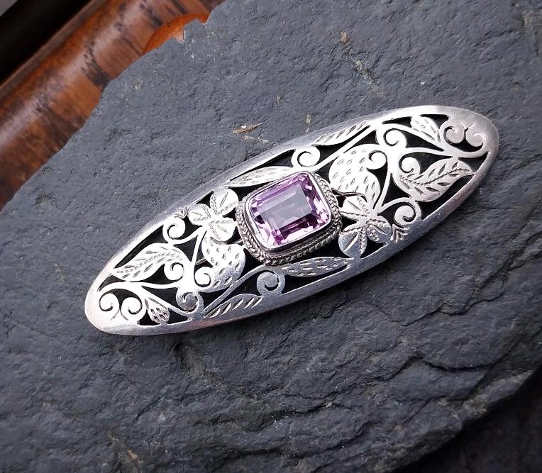 Vintage Sterling Silver BROOCH - Amethyst and shamrocks - 8.6g