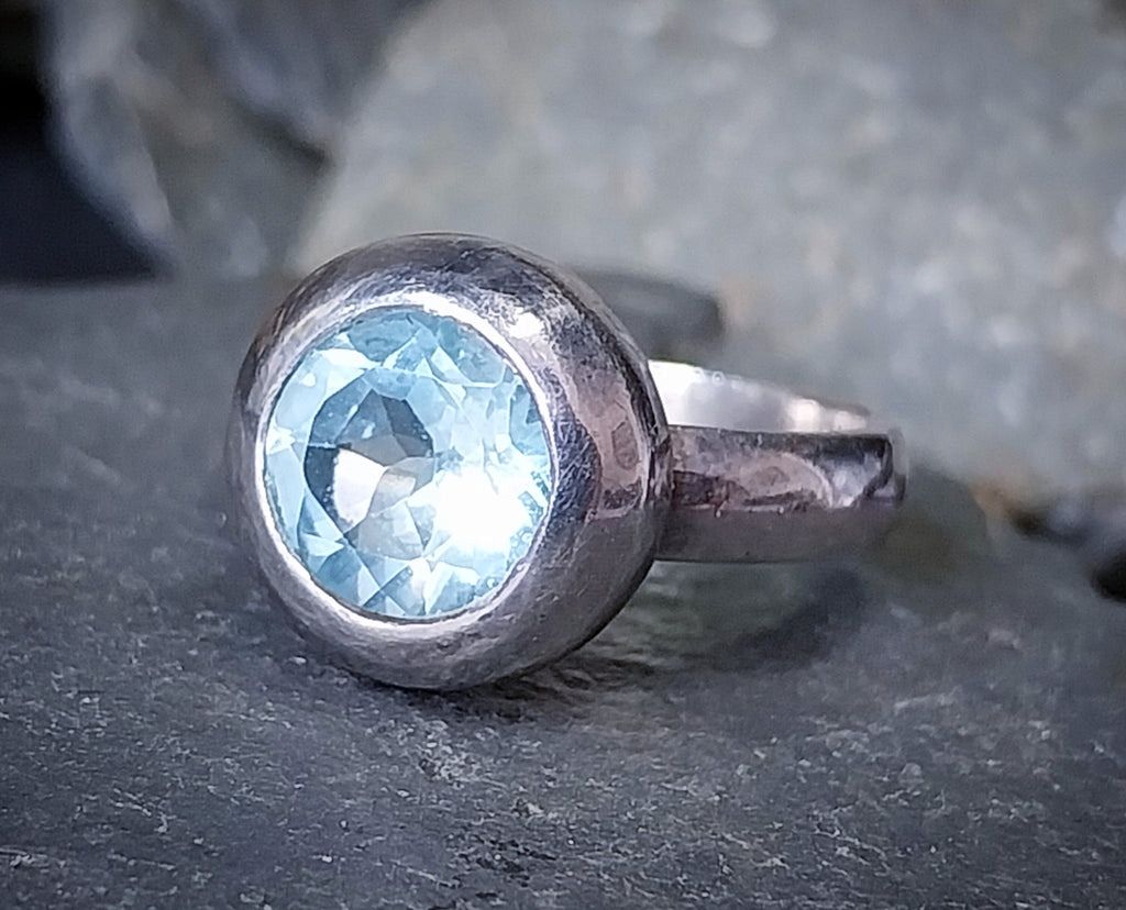 Vintage Blue Topaz RING - Sterling Silver- uk size M (us 6) - 5.4g