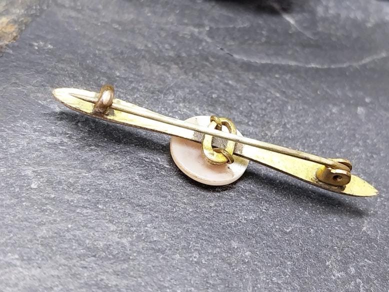 Vintage Three Leaf Clover Brooch -  on Mother of Pearl - 1.9g