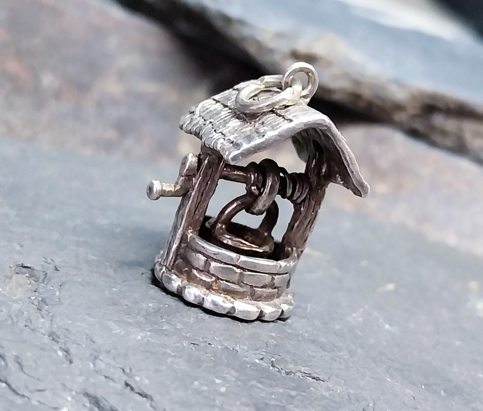 Vintage Silver WISHING WELL Charm - for bracelet -5.1g