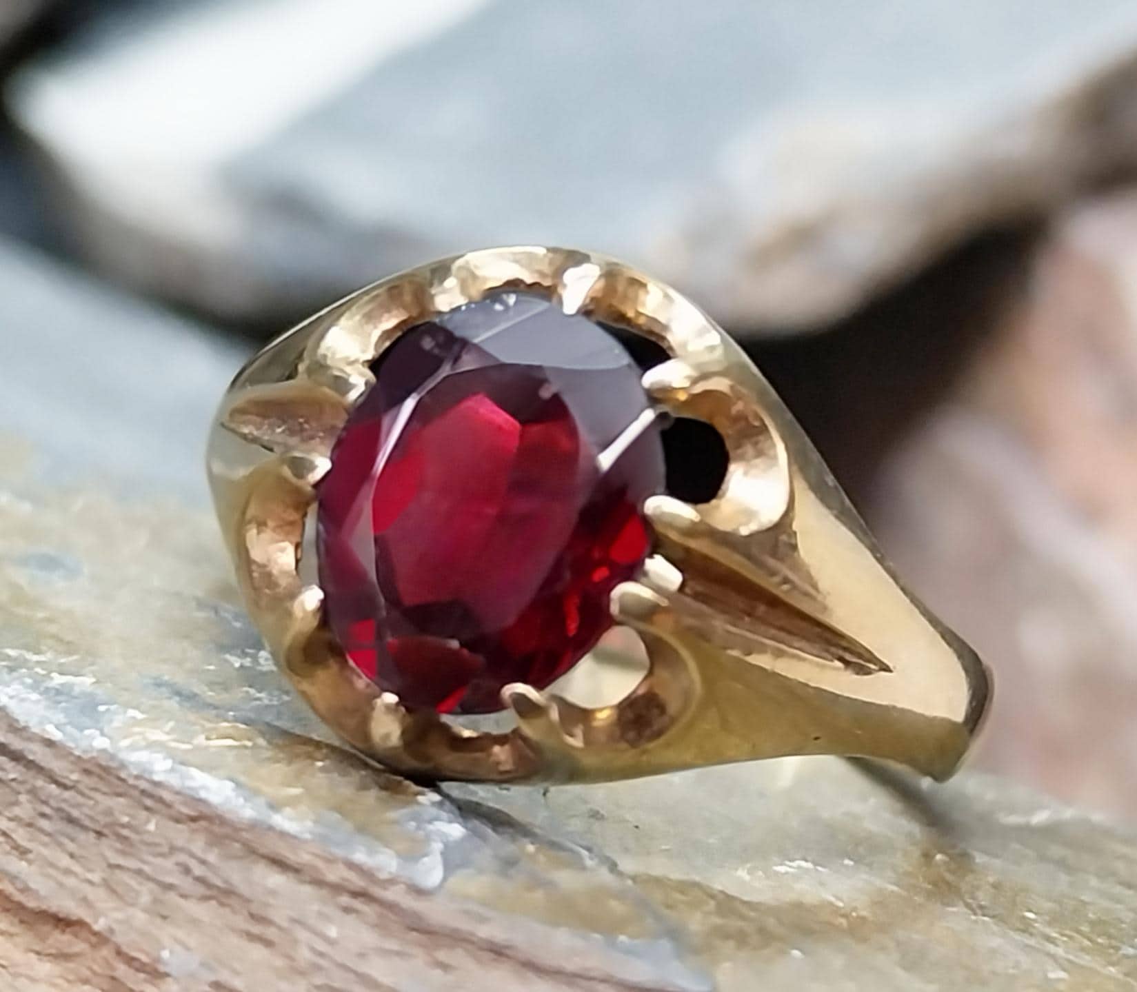 9ct GOLD Garnet 10 Claw Solitaire Gypsy Ring - Size uk T (us 9.5) - 3.2g