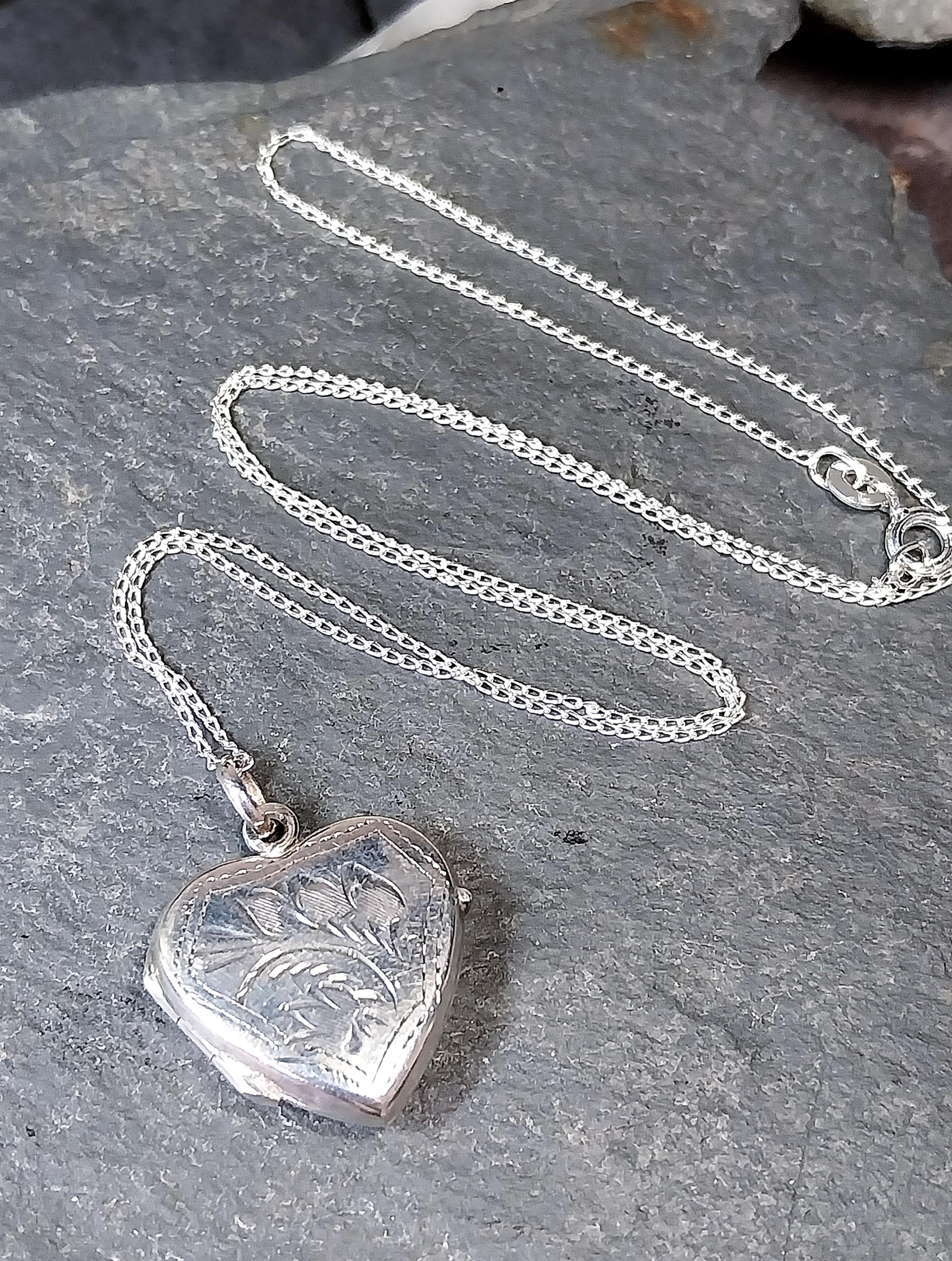 Small Silver HEART Locket Necklace on 18" chain - 3.8g