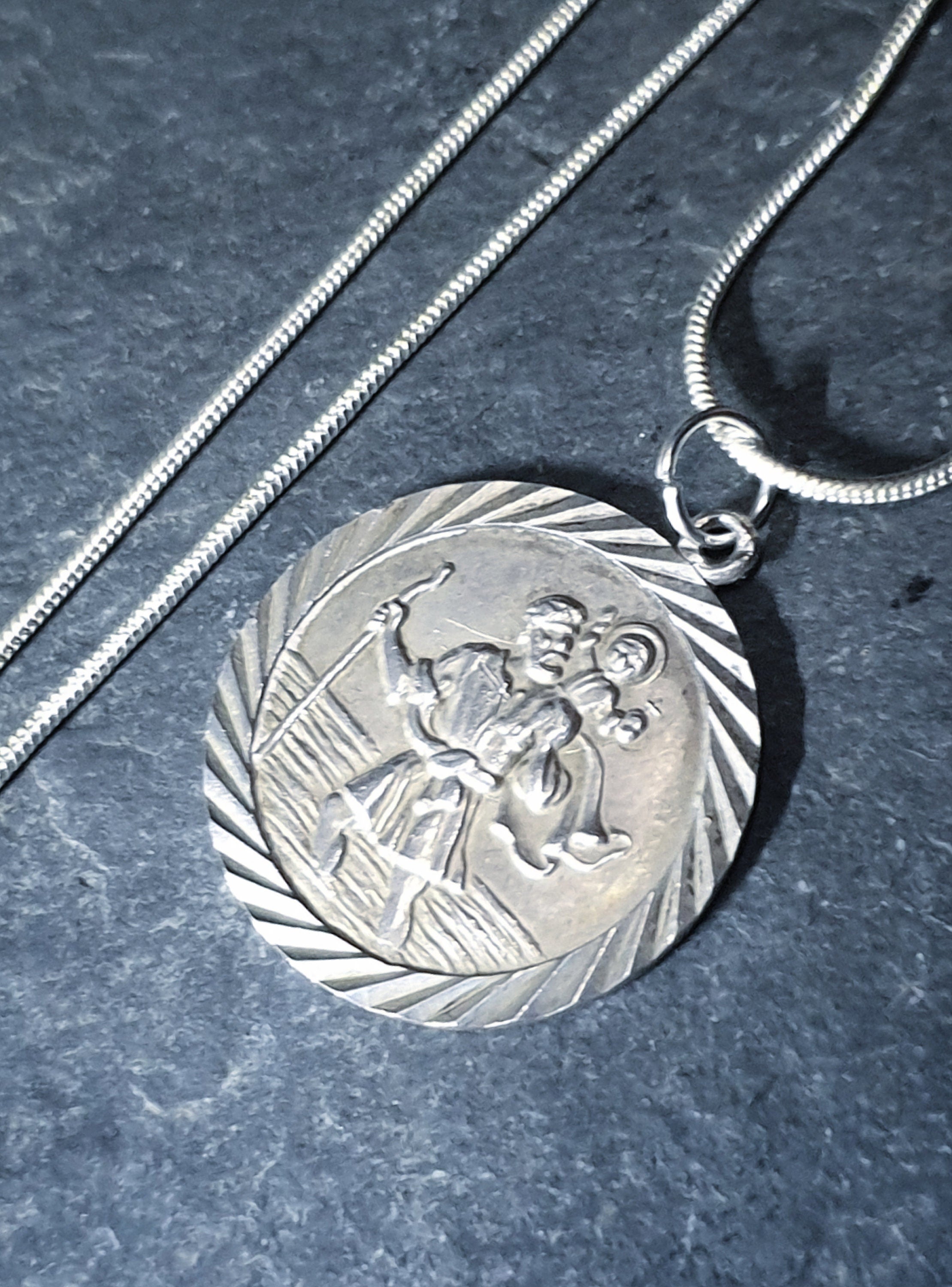 Vintage SILVER St Christopher Necklace Pendant Charm -  20" Chain - 8.8g