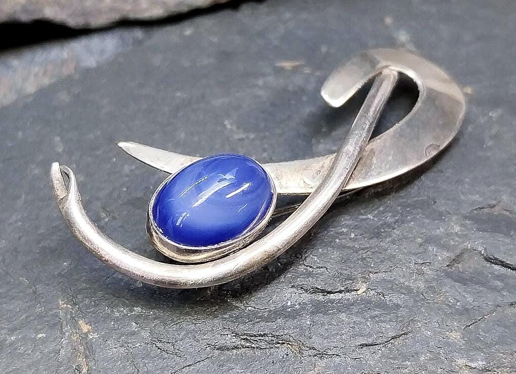 SILVER MODERNIST Brooch with Blue Agate Cat eye gemstone - 7.7g