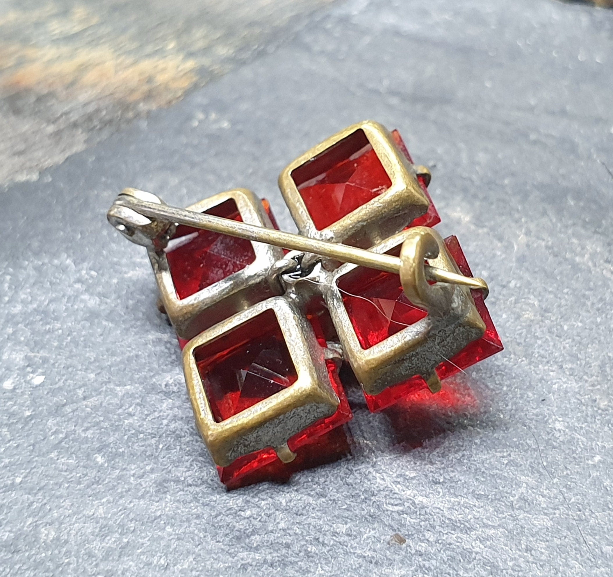 Antique Art Deco Czech BROOCH -Bright Red Coloured Glass  - 3.8g