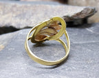 18ct GOLD RING with 3 Coloured Leaf Design - Size uk P 1/2 (us 8) - 2.9g