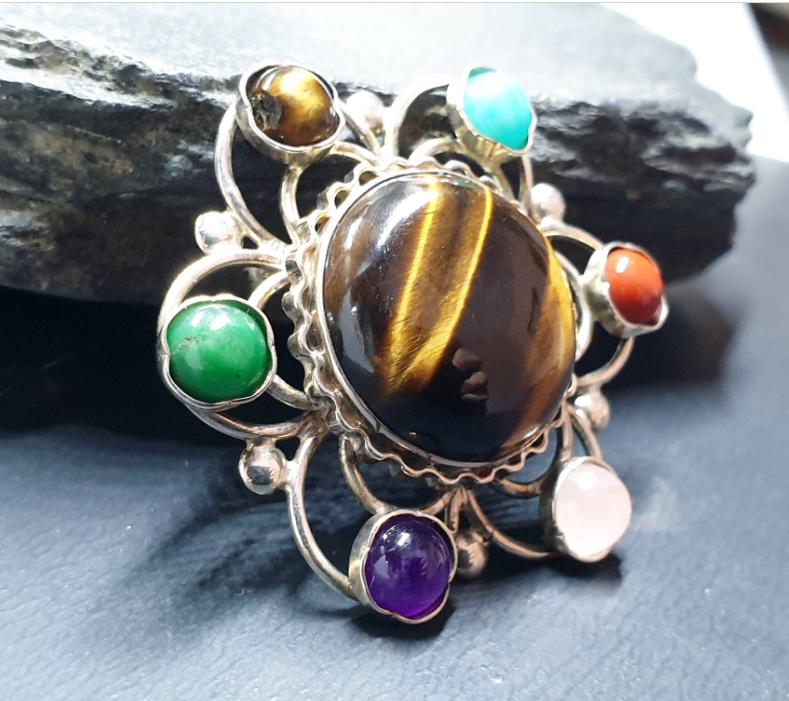 Vintage Sterling Silver Brooch with Celtic Design and Agate Gemstones  - 12.2g