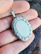 Vintage SILVER OVAL LOCKET c 1978- Scroll Border 20" Chain - 7g