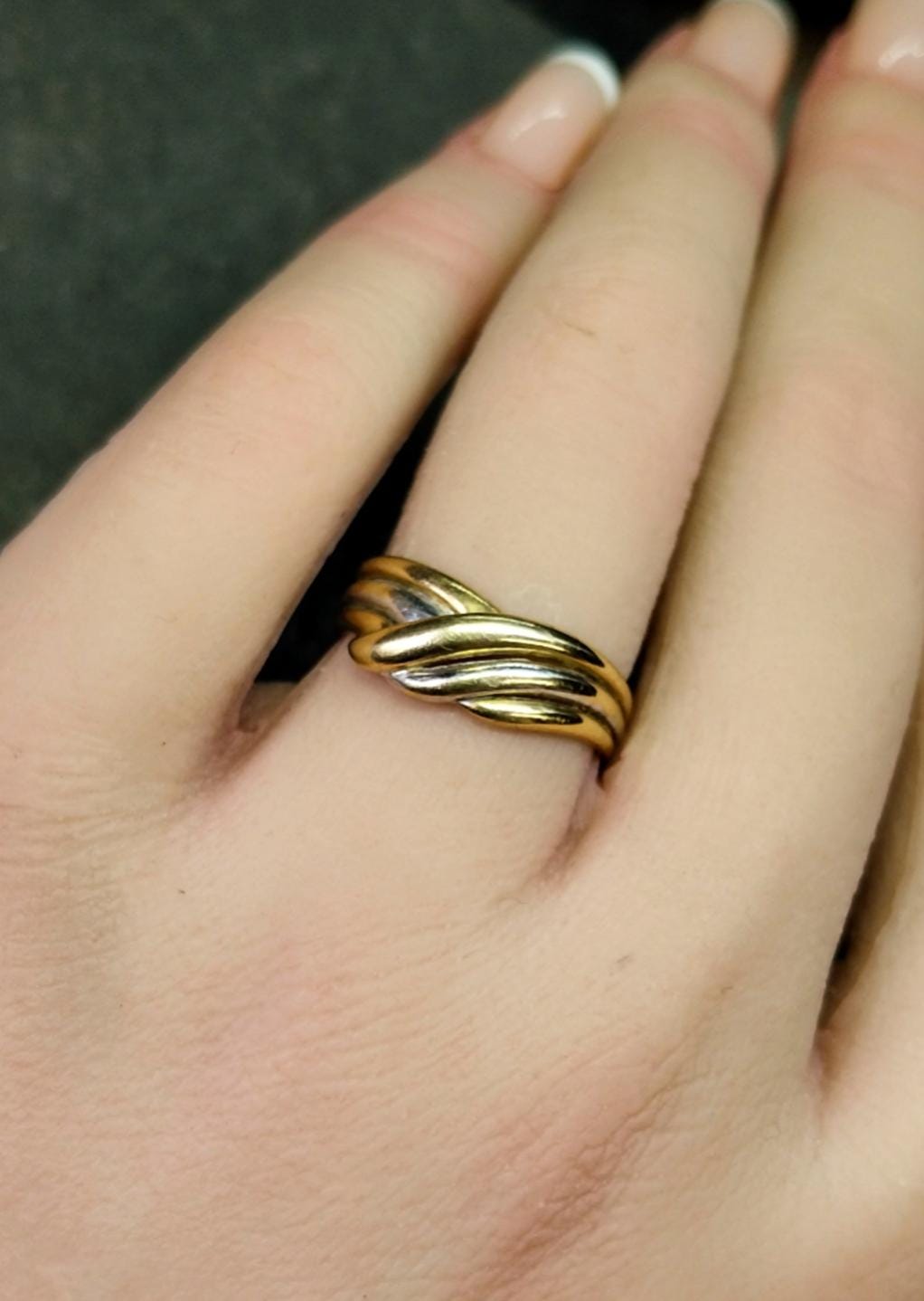 9ct GOLD Two colour CROSSOVER Ring - Yellow & White Gold - Size N (6.75) - 2g