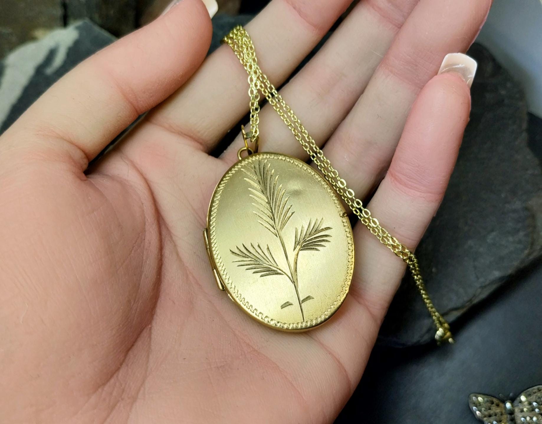 Large Vintage Gold LOCKET Necklace, Ferns - Rolled Gold with 18" Chain - 10.6g