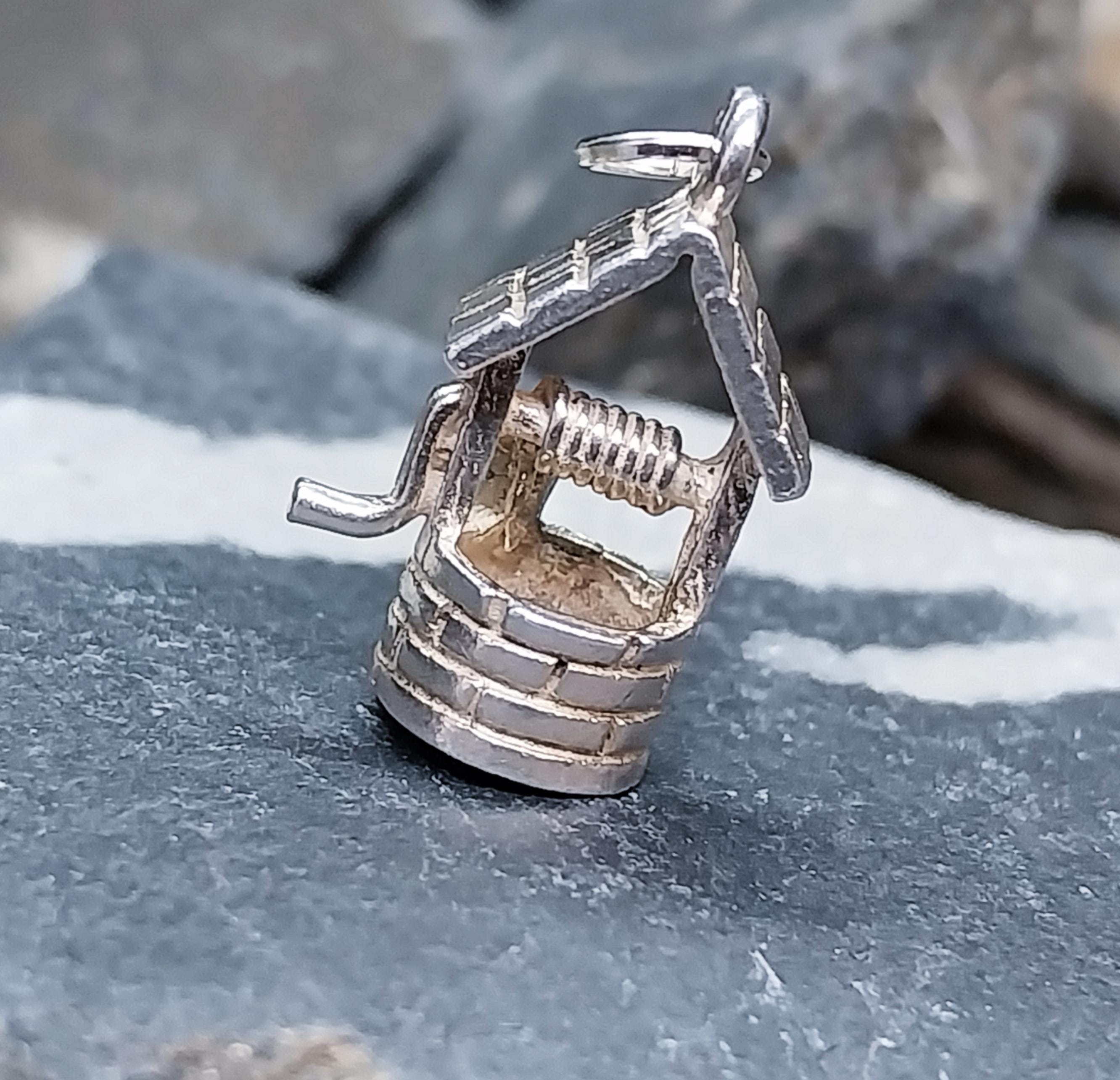 Vintage WISHING WELL Charm - Story Tale, 925 sterling silver - 2.9g