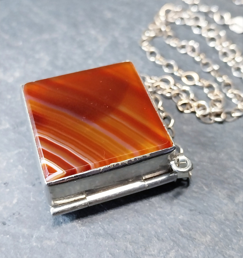 Large Striped Agate Pill Snuff Box Locket - 20" chain - 18g
