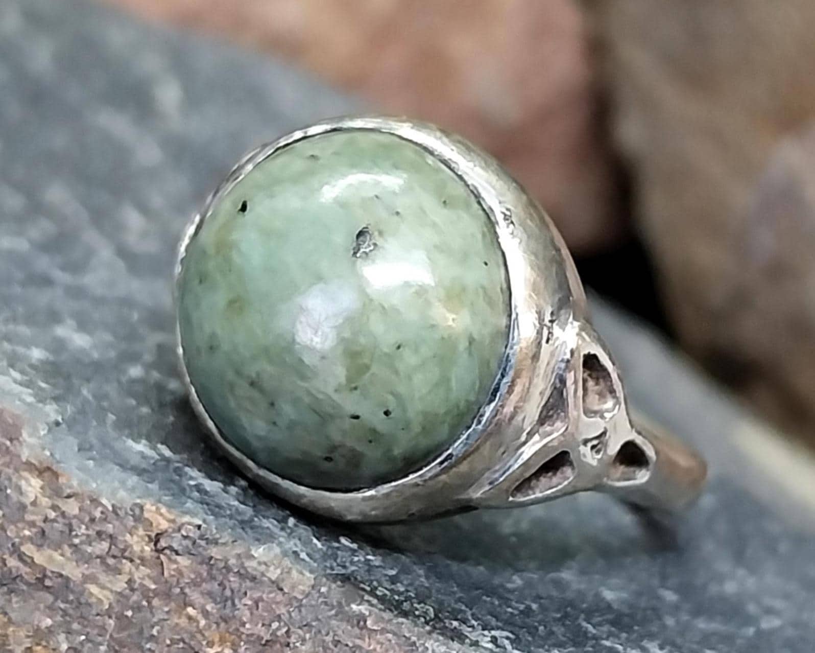 VINTAGE St Silver RING - with Connemara Marble - Size Q (8) - 5g