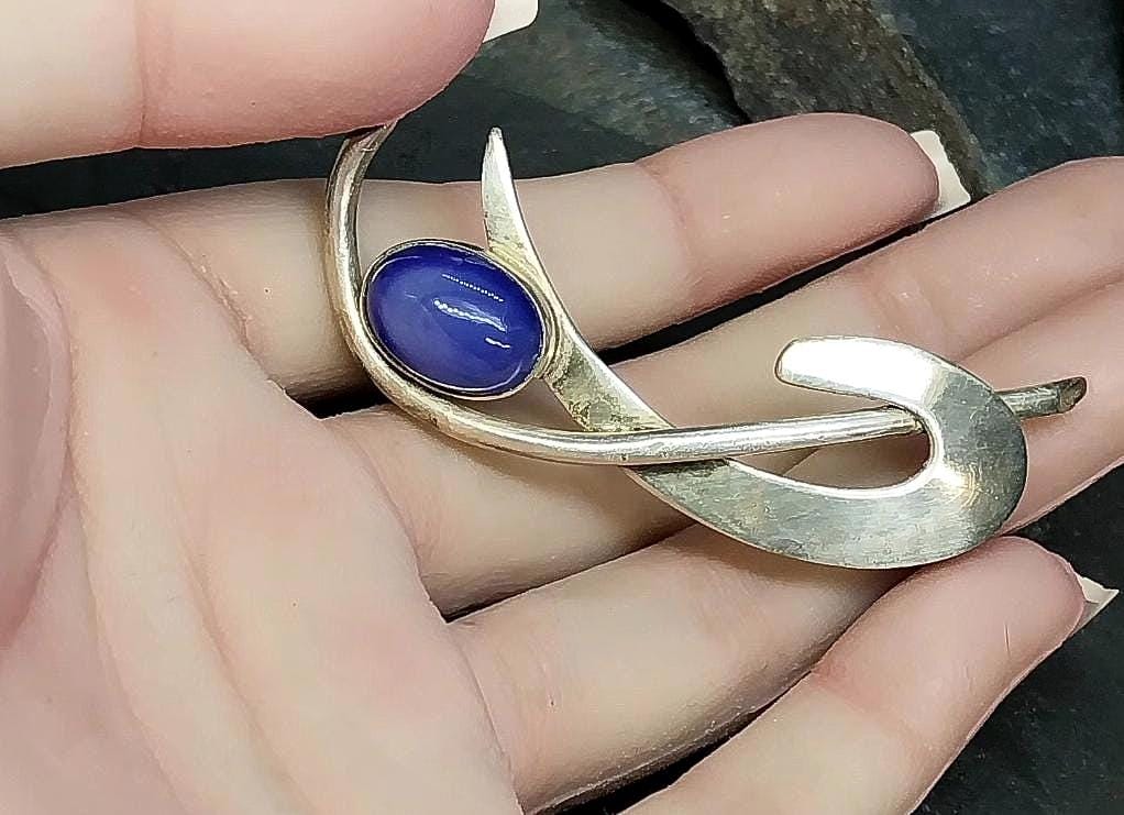 SILVER MODERNIST Brooch with Blue Agate Cat eye gemstone - 7.7g