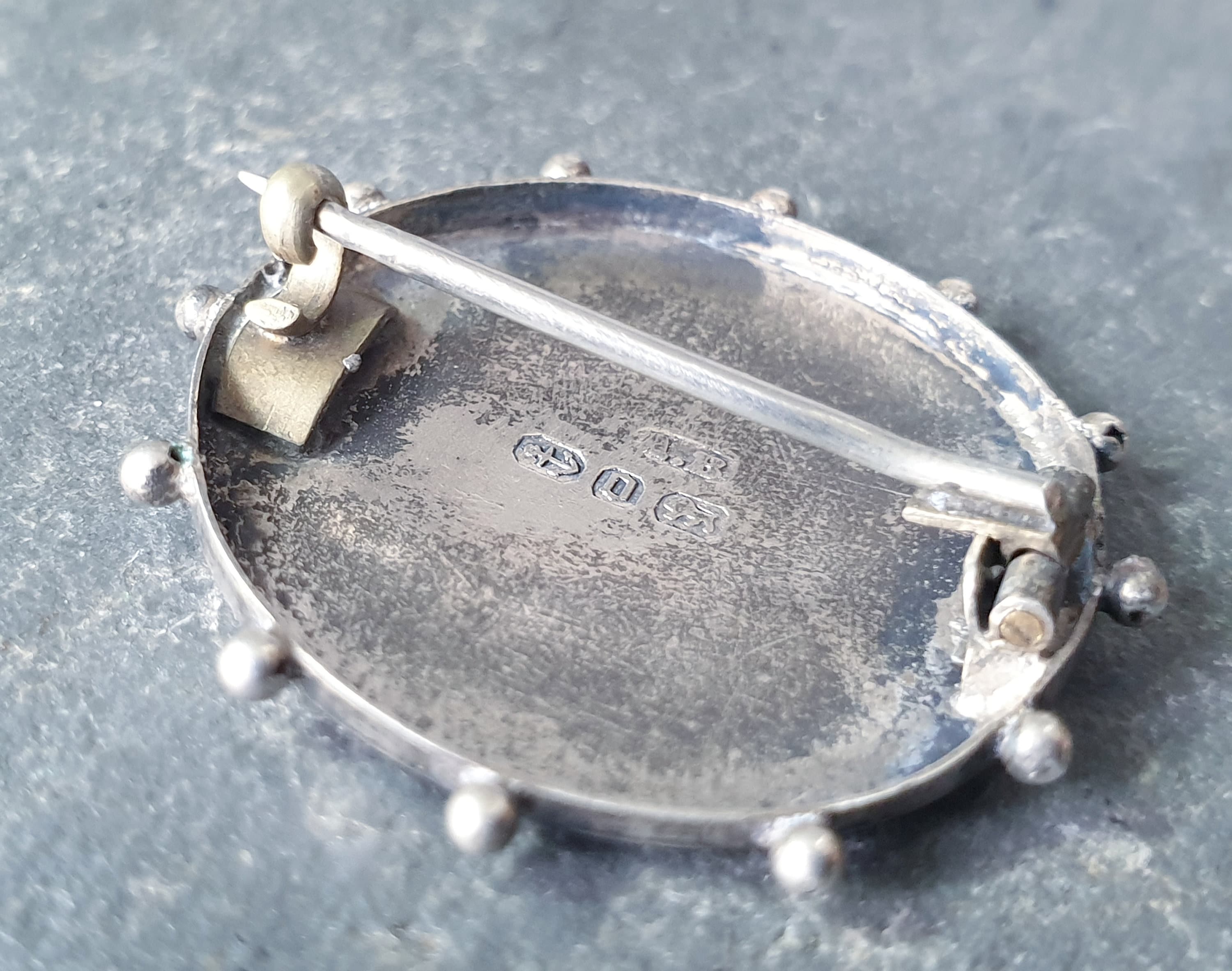 Victorian Sterling Silver Circular Brooch  - Shield Button c. 1888  - 2.9g