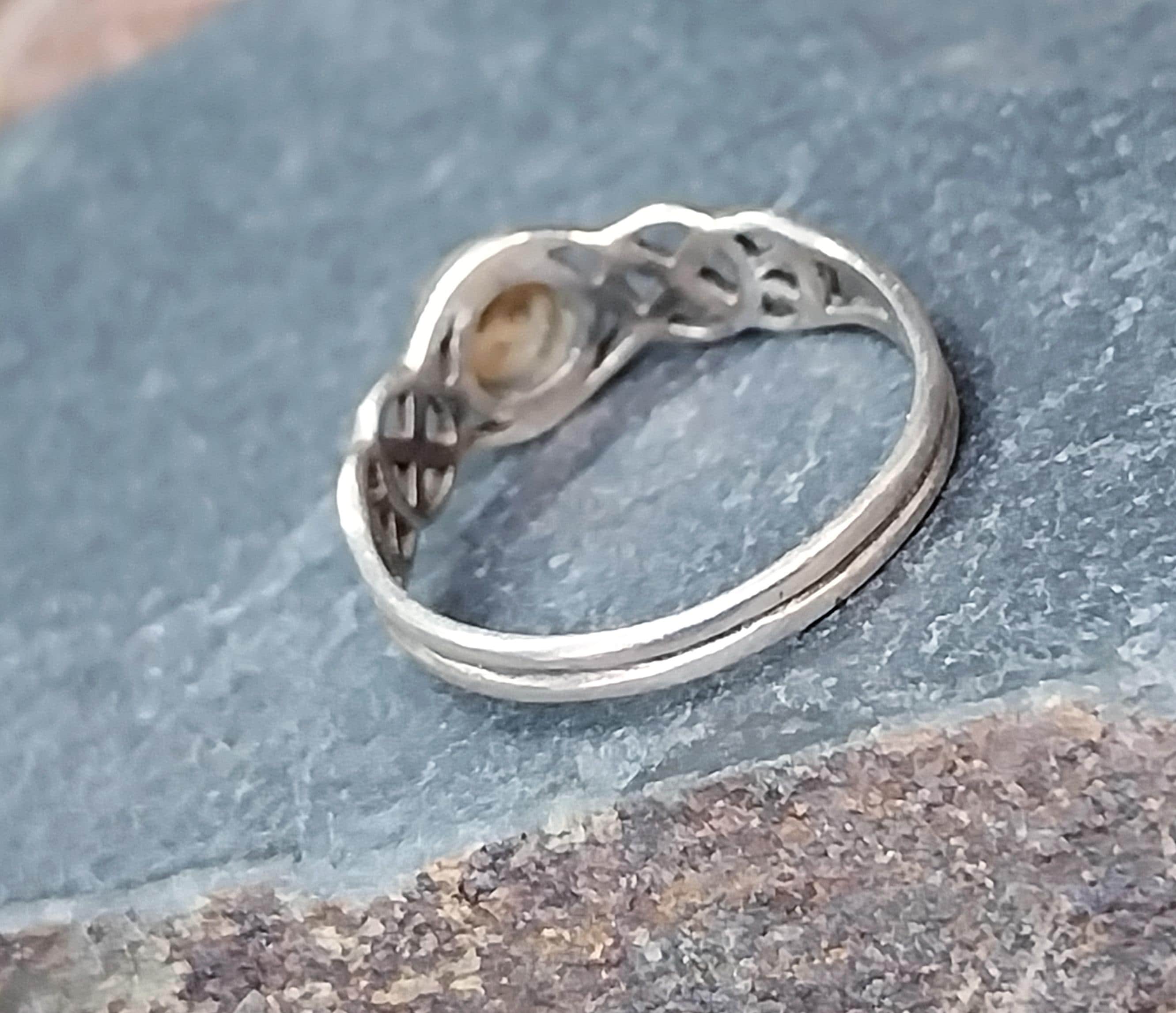 Vintage Mother of Pearl RING Sterling Silver Celtic Knot - Size uk m1/2 ( us 6.5) - 1.5g