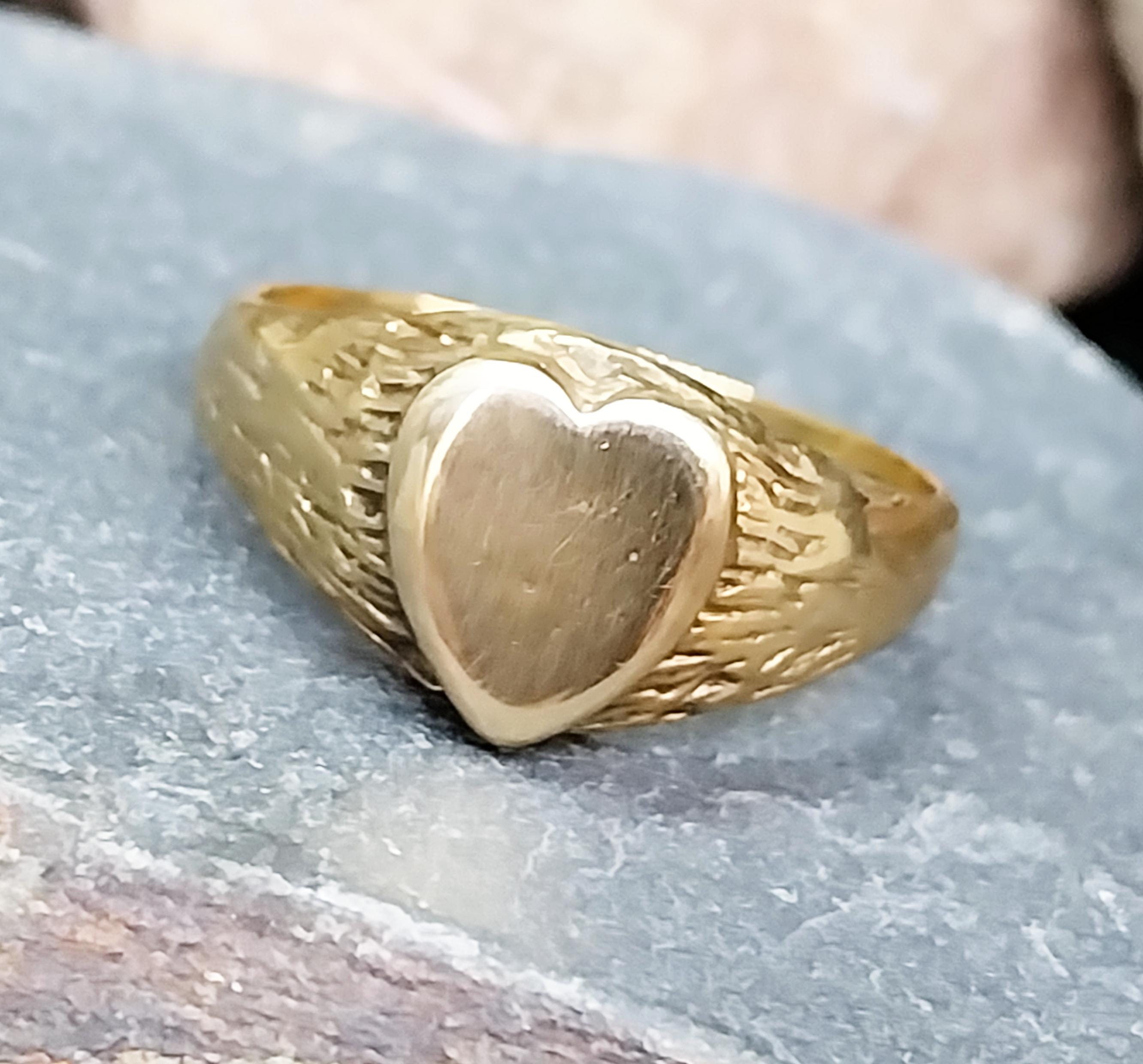 Vintage 9ct GOLD Heart Signet Ring - Size uk S (us 9) - 3.5g