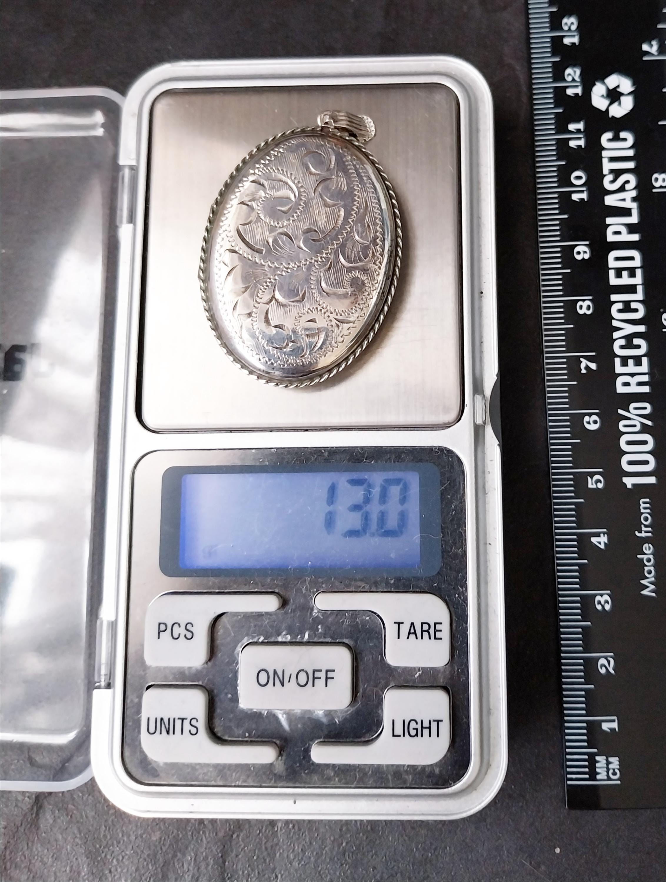 Sterling SILVER LOCKET - with Large Oval Rope Border on 20" Chain - 13g